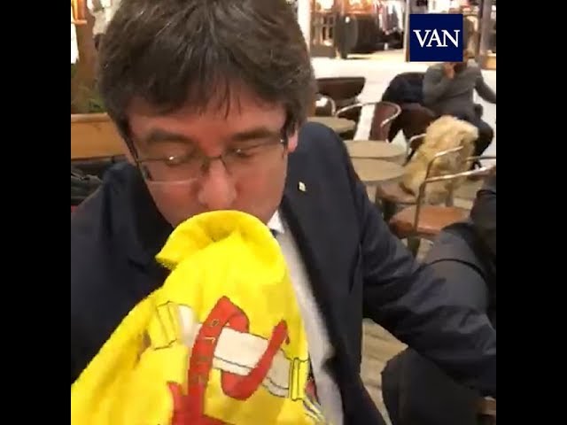 puigdemont bandera espa&ntilde;ola - Estado Espa&ntilde;ol
