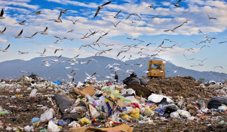 La triste realidad final de los 61 vertederos ilegales - Autonom&iacute;as