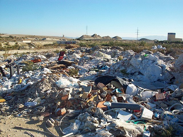 Vertedero ilegal de Cieza Basura por doquier - Autonom&iacute;as