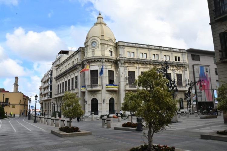 Decadas de extrema debilidad politico ciudadana en Ceuta - Autonom&iacute;as