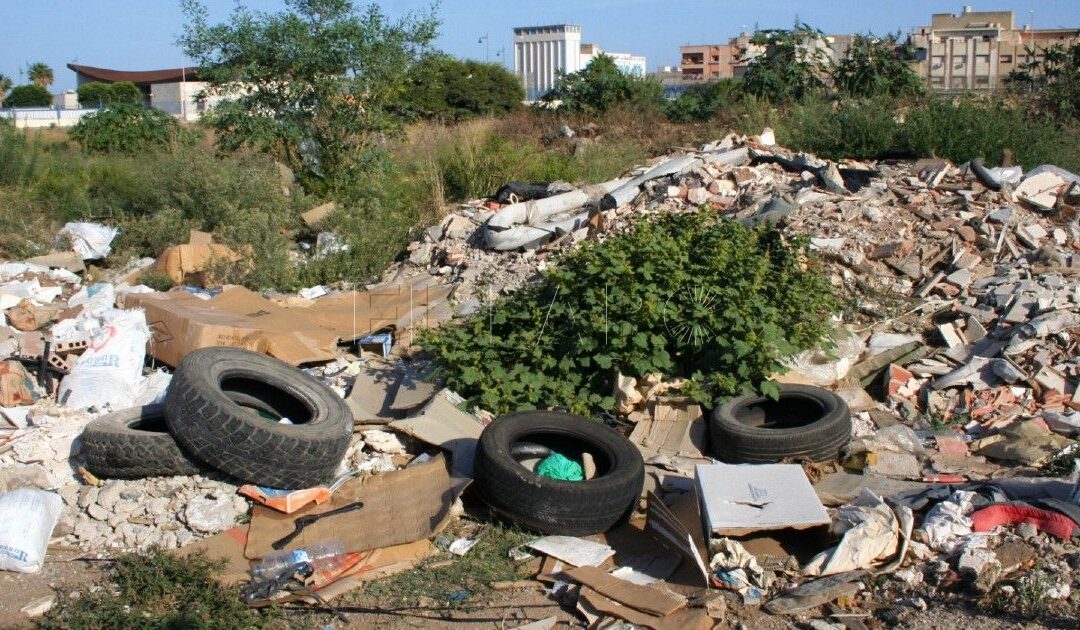Melilla medio sitiada por vertederos ilegales indomables e inextinguibles 1080x630 - Autonom&iacute;as