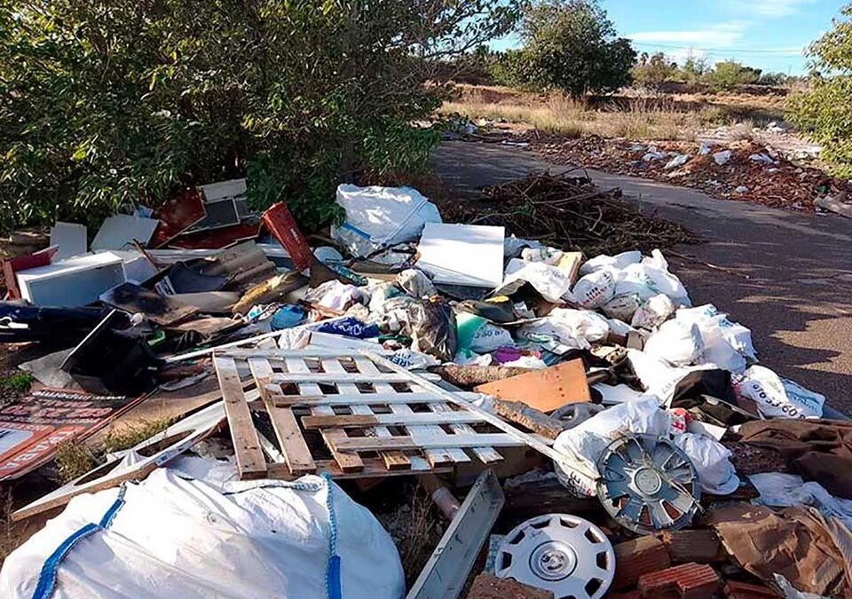 Miralbueno medio sitiada por vertederos ilegales indomables e inextinguibles 960x675 - Autonom&iacute;as