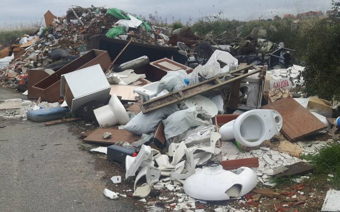 El simil de las calimas en los vertederos ilegales de Canarias 1080x675 - Autonom&iacute;as