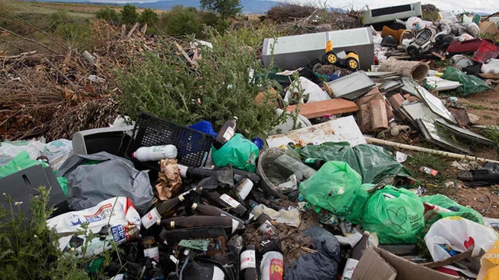 Avance y desarrollo incontrolado de vertederos ilegales en Navarra Lazagurria - Autonom&iacute;as