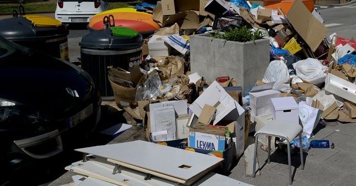 Quien se atribuye la prolongada crisis caos e insalubridad recogida de residuos en A Coruna - Autonom&iacute;as