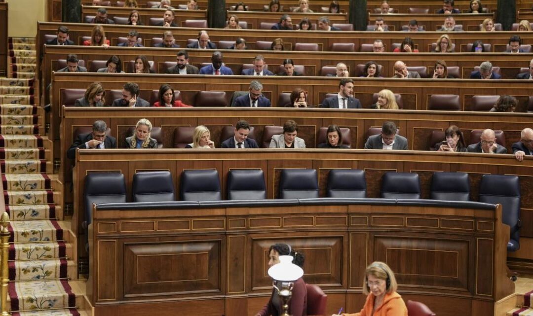 Actuaciones melodramaticas con Einstein de trasfondo en el Congreso 1080x641 - Autonom&iacute;as