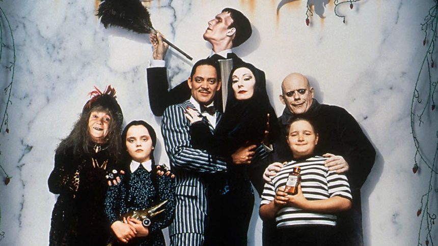 Frase Familia Addams aplicada a la nueva normalidad - Autonom&iacute;as