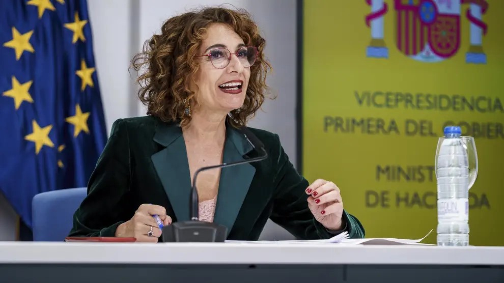 Humo tenue reducir la deuda fiscal autonomica en 83.000 millones - Autonom&iacute;as