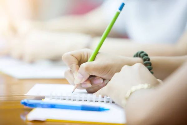 Frotarse los ojos ante resultados educaci&oacute;n espa&ntilde;ola!